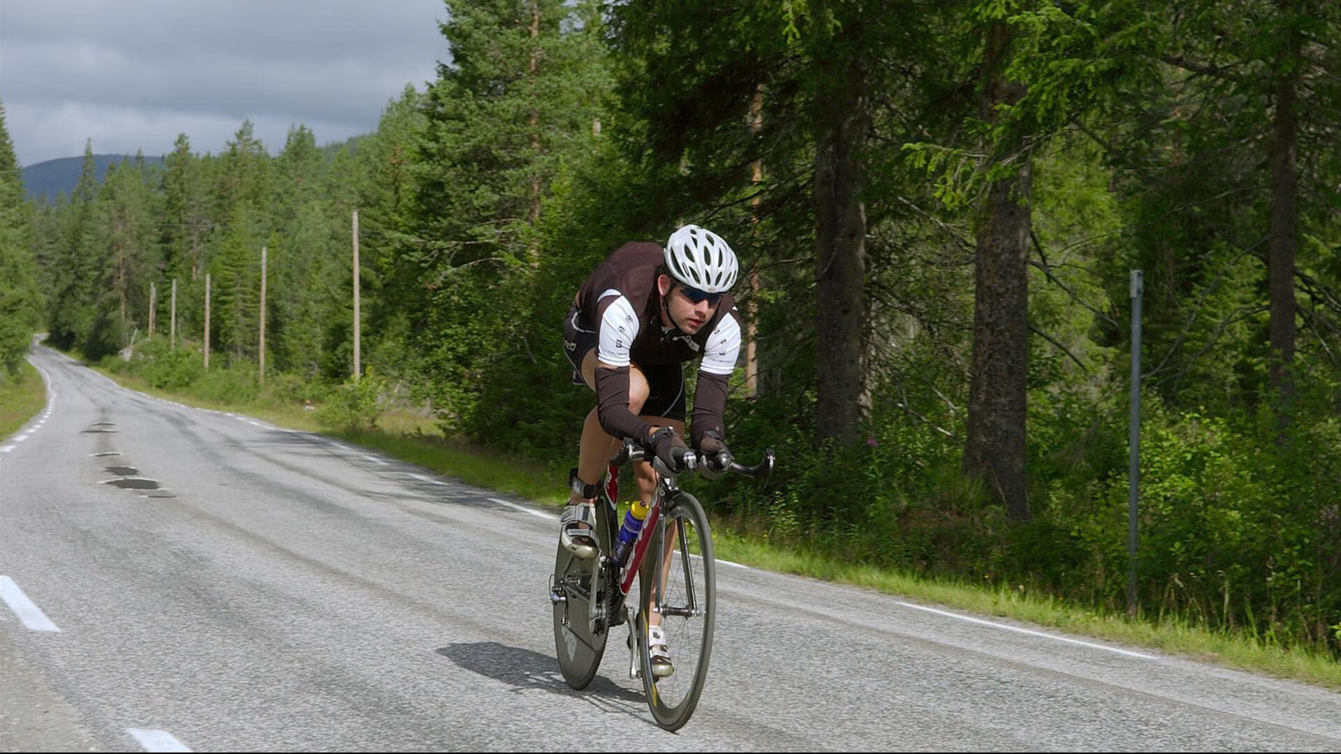 拜仁双中卫向前传递质量极高，拜仁中后卫名宿